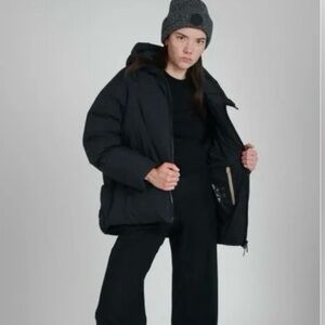 THE RECYCLED PLANET COMPANY
Elango Water Resistant Hooded Down Puffer
Black SZ S